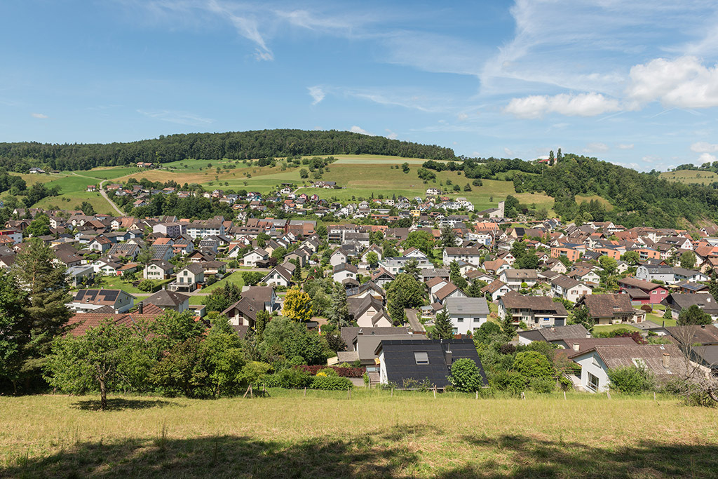 Blick aufs Dorf | in Bubendorf, Baselland, Schweiz. - Realisiert mit Pictrs.com