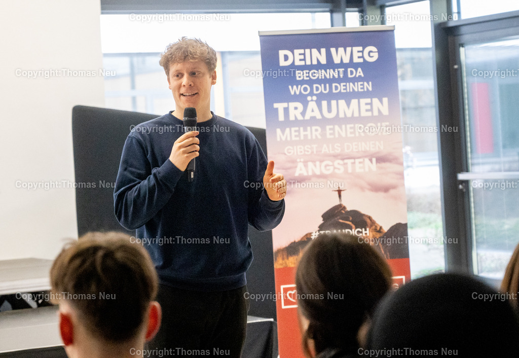 DSC_5890 | Karl-Kübel-Schule: Projektwoche im Beruflichen Gymnasium, Mutmacher-Workshops der Hopp-Stiftung, hier Motivator Max, ,, Bild: Thomas Neu