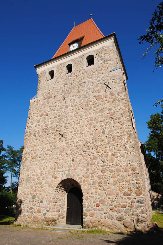 Foto: Leipzig - Kirche Hohen Thekla | Das Team hinter BILDLEXIKON LEIPZIG bündelt historische wie aktuelle Informationen über die Stadt Leipzig in Text und Bild auf einer Plattform und stellt diese der interessierten Öffentlichkeit zur Verfügung.