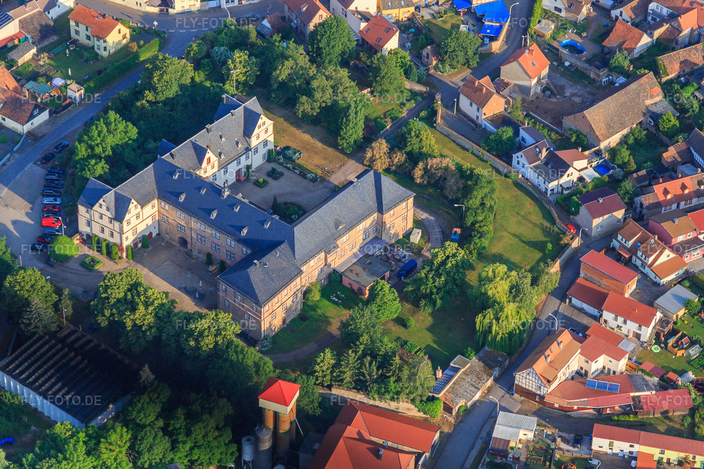 Luftbild: Schloss Wallhausen in Wallhausen im Bundesland Sachsen-Anhalt in Deutschland. Foto: IMG_136693.jpg vom 18.06.2023 durch Werner Riehm/FLY-FOTO.deSchloss Wallhausen - Ein Hotel mit Geschichte