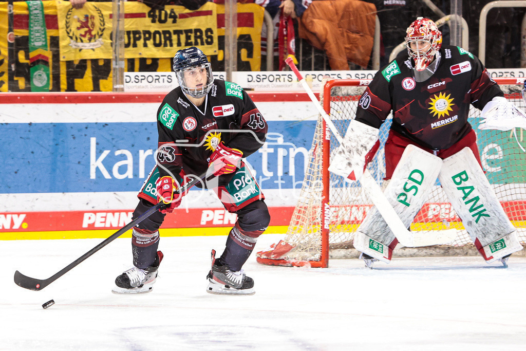 Duesseldorfer EG - Augsburger Panther | Luca ZITTERBART (DEG #43) am PUck