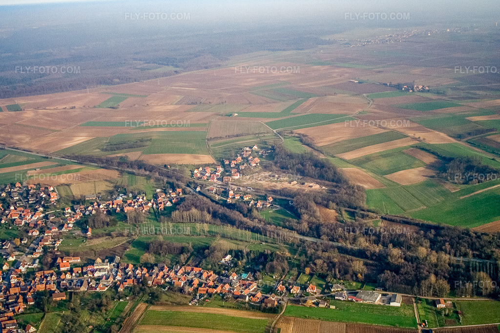 Aerial view: Station from the west in Riedseltz in the state Bas-Rhin, France.Photo: IMG_5130.jpg taken on 12/29/2006 by Werner Riehm/FLY-FOTO.comResolution of the original: 3401 x 2267 px
