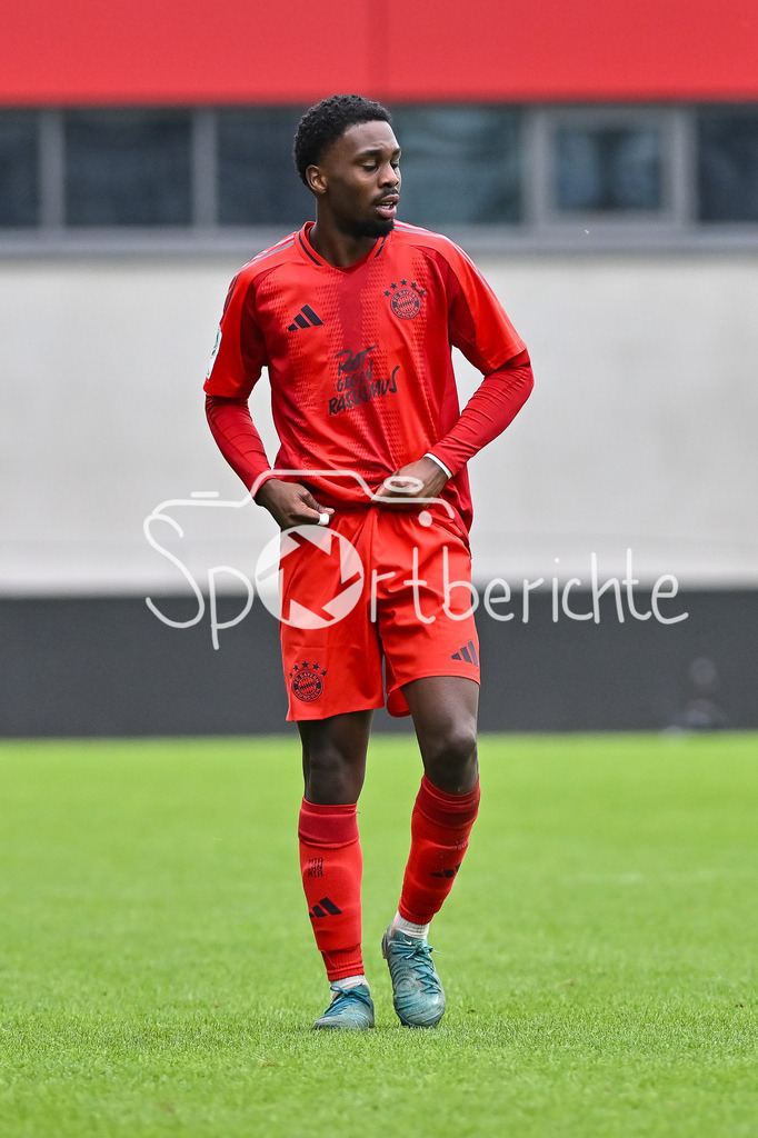 FC Bayern München U19 - TSV 1860 München U19 | im Bild Michael SCOTT (FCB #7) / Freisteller / Einzelfoto / U19 DFB Nachwuchsliga: FC Bayern Muenchen U19 - TSV 1860 Muenchen U19, FC Bayern Campus am 02.11.2024