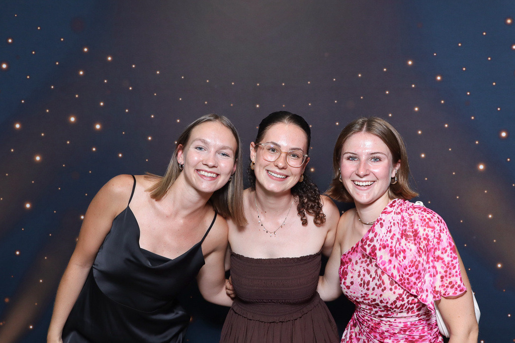 ZD260628112736-56 | Fotoshop von zweidimensional Fotografie. Ihr Fotograf im Aargau. Abzüge von Ihrem Fotobox Event bestellen.Abzüge von Ihrem Hochzeit bestellen.Abzüge von Ihrem Schulfotograf bestellen.