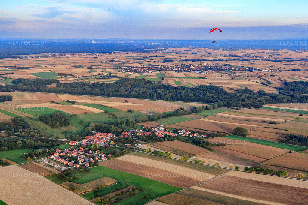 Vue aérienne: Vue de la ville depuis le nord-ouest à Ingolsheim dans le département Bas Rhin, France – .Photo: IMG_53750.jpg prise le 30/09/2012 par Werner Riehm/FLY-FOTO.eu – Résolution de l'original: 4752 x 3168 px