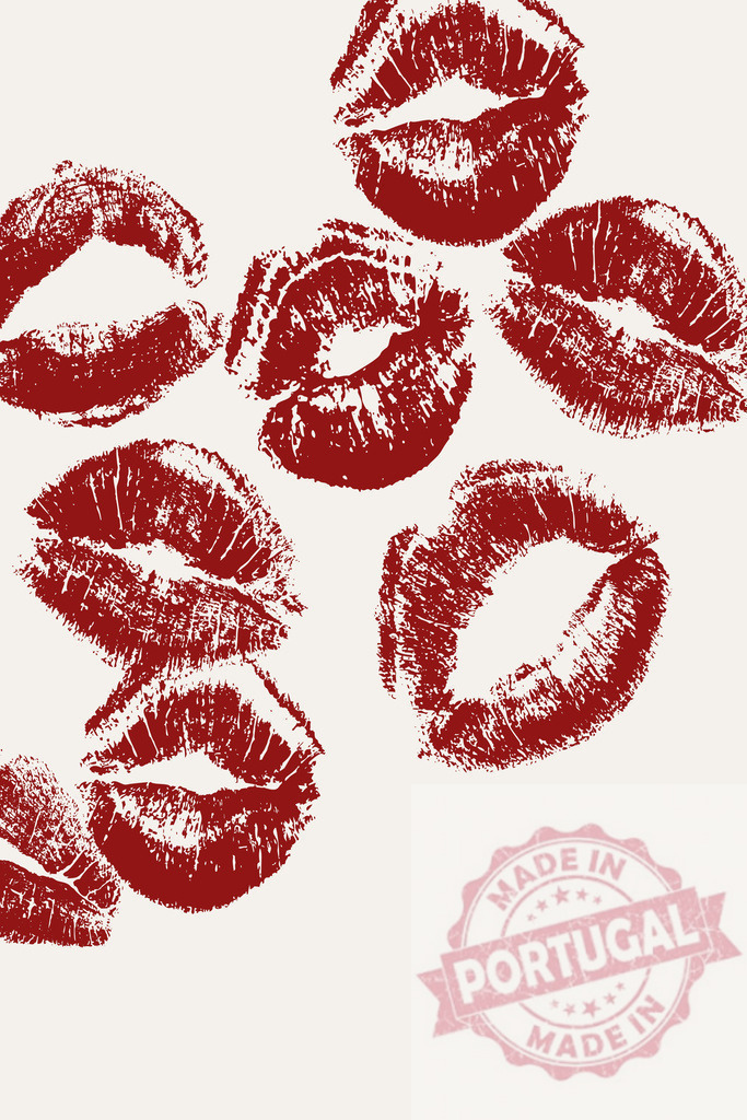 Red lipstick kiss marks creating a seamless background | Red lip prints from lipstick making an abstract pattern on a light background - Realisiert mit Pictrs.com
