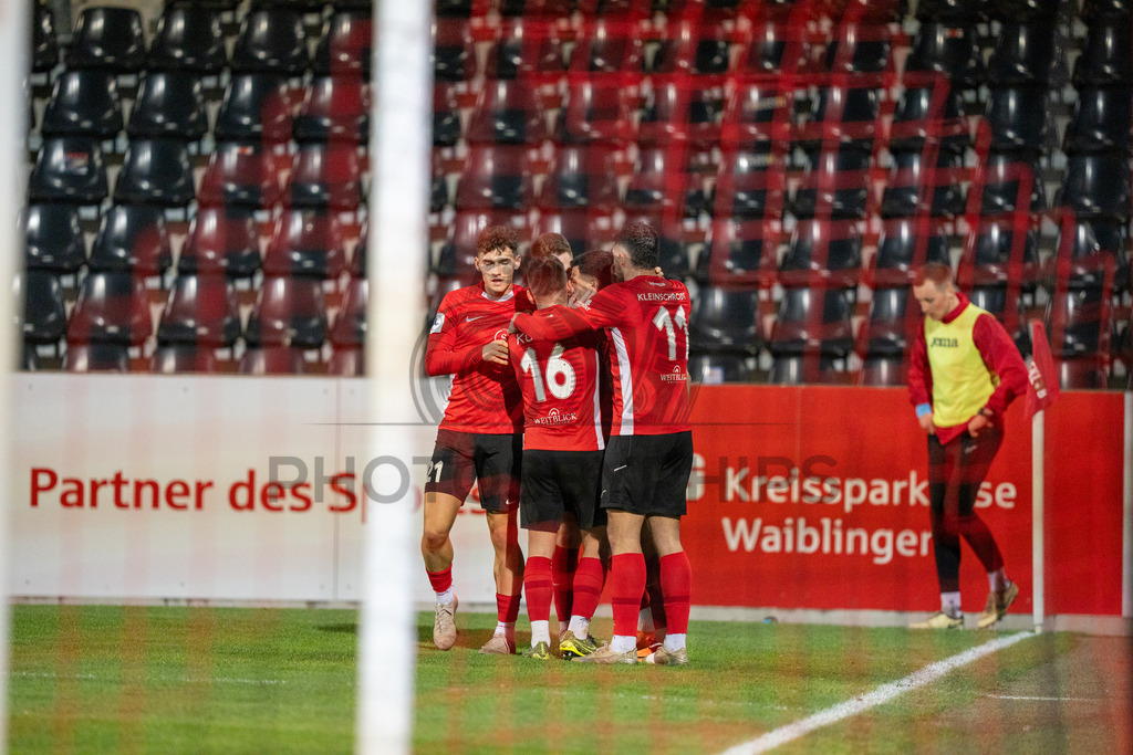 SG Sonnenhof Grossaspach vs. TSV Steinbach Haiger, Fussball, Regionalliga Suedwest, 25. Spieltag, 20.03.2026 | Kollektiver Torjubel nach dem Treffer zum 4:1 durch Mert Tasdelen (SG Sonnenhof Großaspach, #10),SG Sonnenhof Grossaspach vs. TSV Steinbach Haiger, Fussball, Regionalliga Suedwest, 25. Spieltag, 20.03.2026Foto: photosbyphips/Philip Ziegler