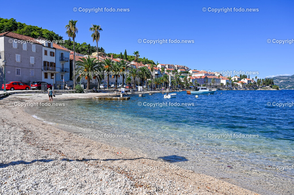 Kroatien_ Korcula_ Insel in Sueddalmatien_ Korcula Stadt_ 13.09.2024-118 | 13.09.2024, Kroatien, HRV, Korcula, Insel in Sueddalmatien, Korcula Stadt im Bild Hafen, Hafenansichten, Boot, Boote, Schiff, Schiffe, Gebauede, Adria, Meer, Stadtansichten, Altstadt, Marco Polo, Museum, Touristen, Souvenier, Restaurant, KonobaKorcula - Schwarzes Korfu - benannt nach den dunklen Kiefernwaeldern, ist eine zu Kroatien gehoerende Insel in der Adria vor der Kueste Sueddalmatiens. Zugleich ist sie Teil des Dinarischen Gebirges. Quelle: Wikipedia