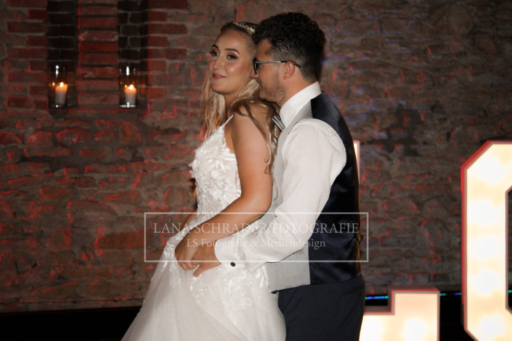 Hochzeit Sven _ Evi 08.07.22 Freie Trauung-30 | lanaschraderfotografie - Realisiert mit Pictrs.com