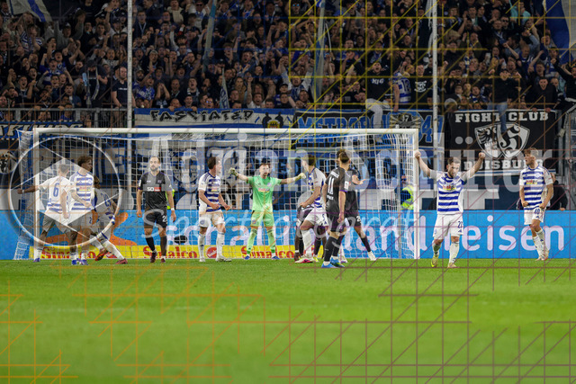 07.04.2026, GER, Fussball, Herren, 3. Liga, Saison 2025/2026, MSV Duisburg - VfL Osnabrück | die Spieler vom MSV Duisburg Schlussjubel, jubeln nach dem Sieg 