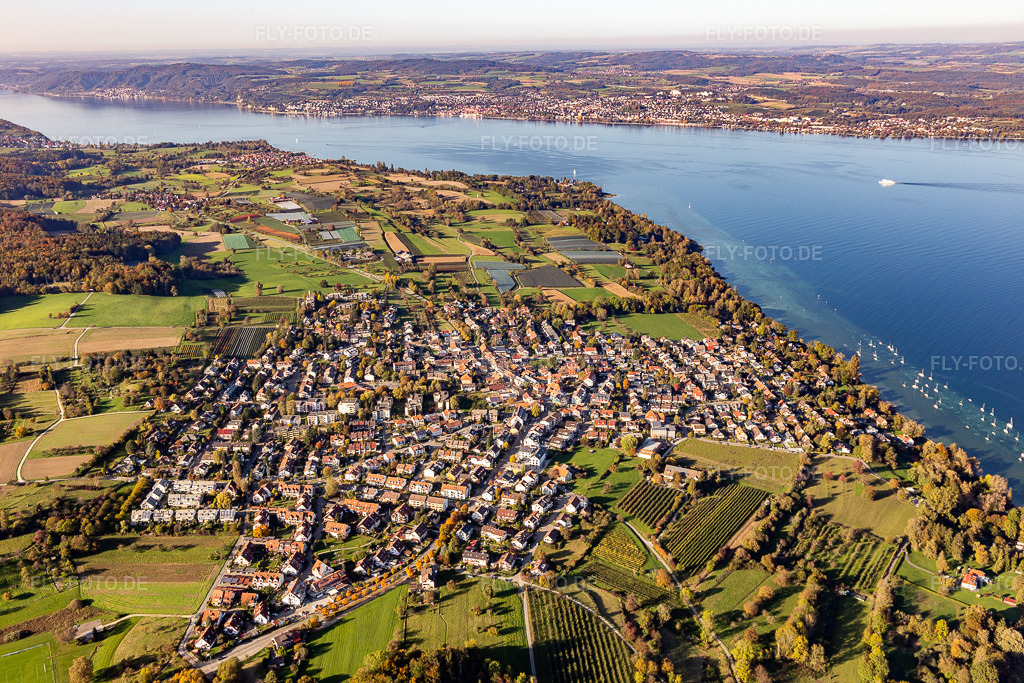 Luftbild: Uferbereich des Bodensee mit Yachthafen im Ortsteil Litzelstetten in Konstanz im Bundesland Baden-Württemberg in Deutschland. Foto: IMG_119393.jpg vom 14.10.2019 durch Werner Riehm/FLY-FOTO.de