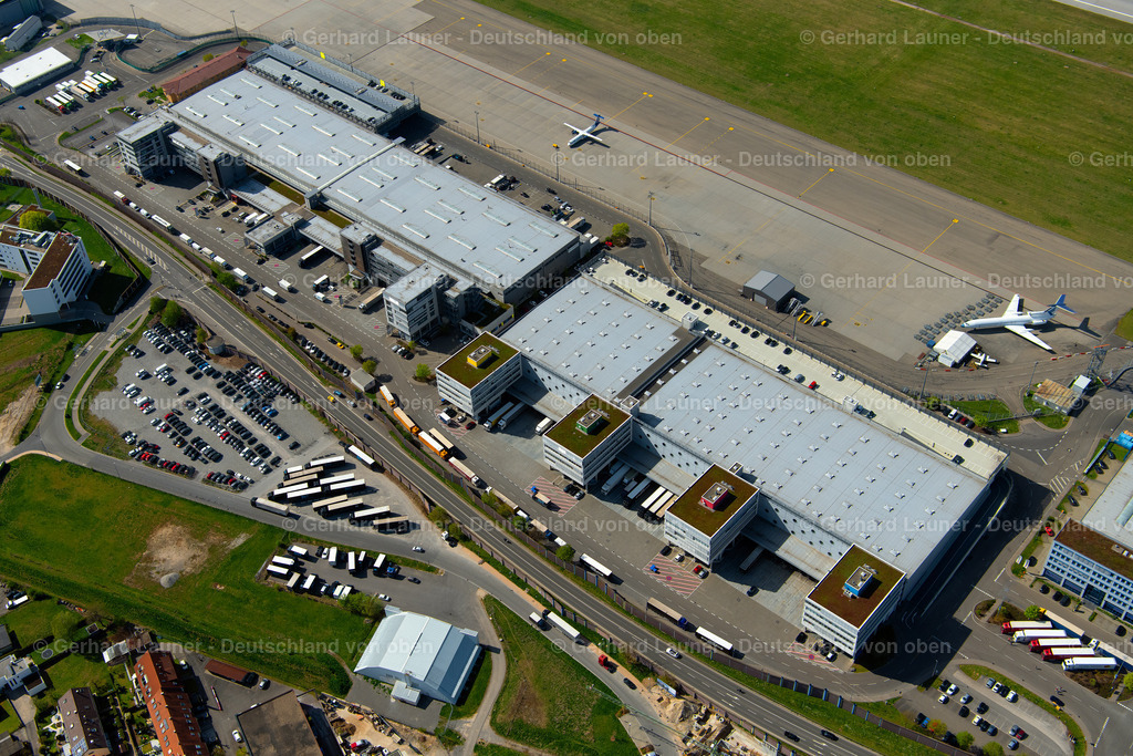 4023442 | STUTTGART 15.04.2020 Gebäudekomplex und Gelände des Logistikzentrums am Flughafen Stuttgart an der Nord-West-Umfahrung in Stuttgart im Bundesland Baden-Württemberg, Deutschland. Weiterführende Informationen bei: Flughafen Stuttgart GmbH. // Building complex and grounds of the logistics center at the airport Stuttgart on the Nord-West-Umfahrung in Stuttgart in the state Baden-Wuerttemberg, Germany. Further information at: Flughafen Stuttgart GmbH. Foto: Gerhard Launer