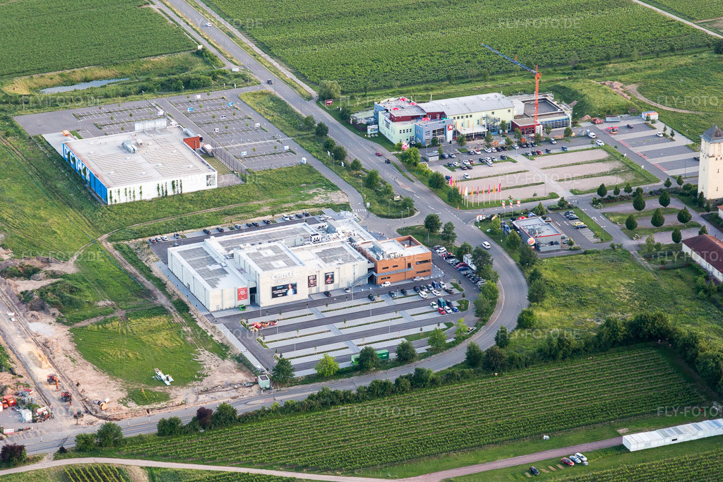 Luftbild: Fitnessstudio Pfitzenmeier Premium Plus Resort in Neustadt an der Weinstraße im Bundesland Rheinland-Pfalz in Deutschland. Foto: IMG_107752.jpg vom 03.06.2018 durch Werner Riehm/FLY-FOTO.de