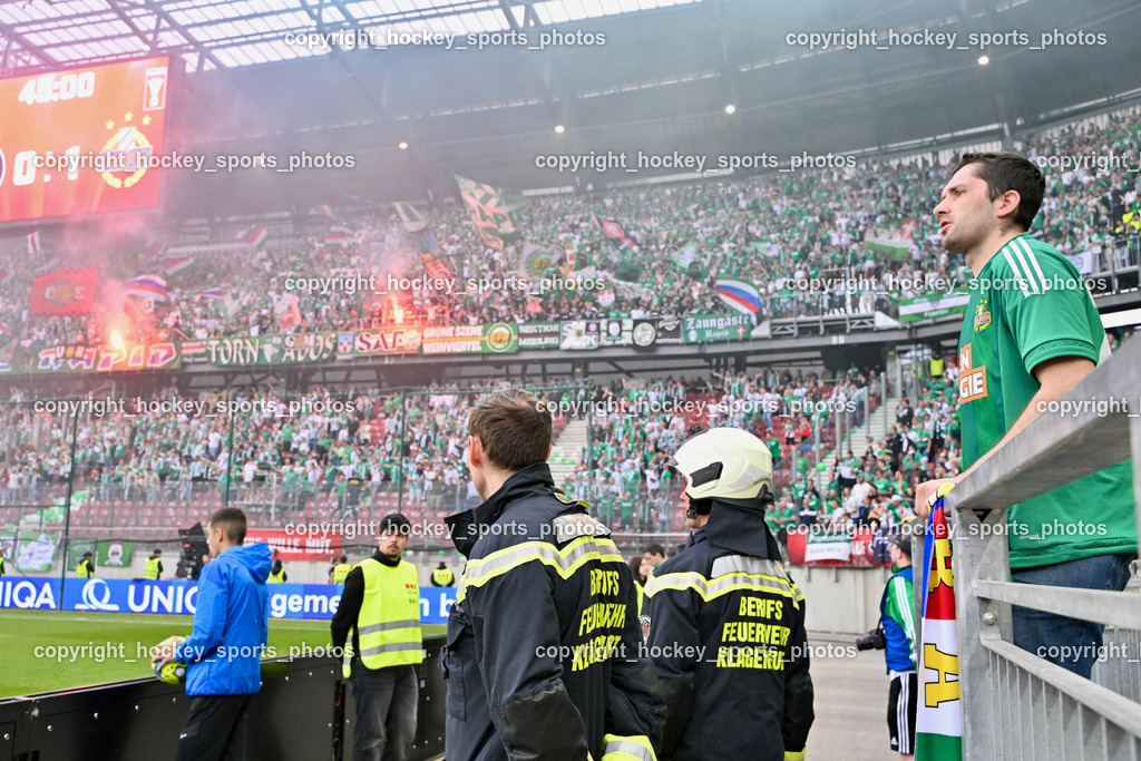 SK Puntigamer Sturm vs. SK Rapid Wien Siegerehrung, Impressionen | SK Rapid Wien Fans, Bengalen, Berufsfeuerwehr Klagenfurt, SK Puntigamer Sturm vs. SK Rapid Wien Siegerehrung, Impressionen, SK Puntigamer Sturm vs. SK Rapid Wien Siegerehrung, Impressionen am 01.05.2024 in Klagenfurt (Wörthersee Stadion ), Austria, (Photo by Bernd Stefan)