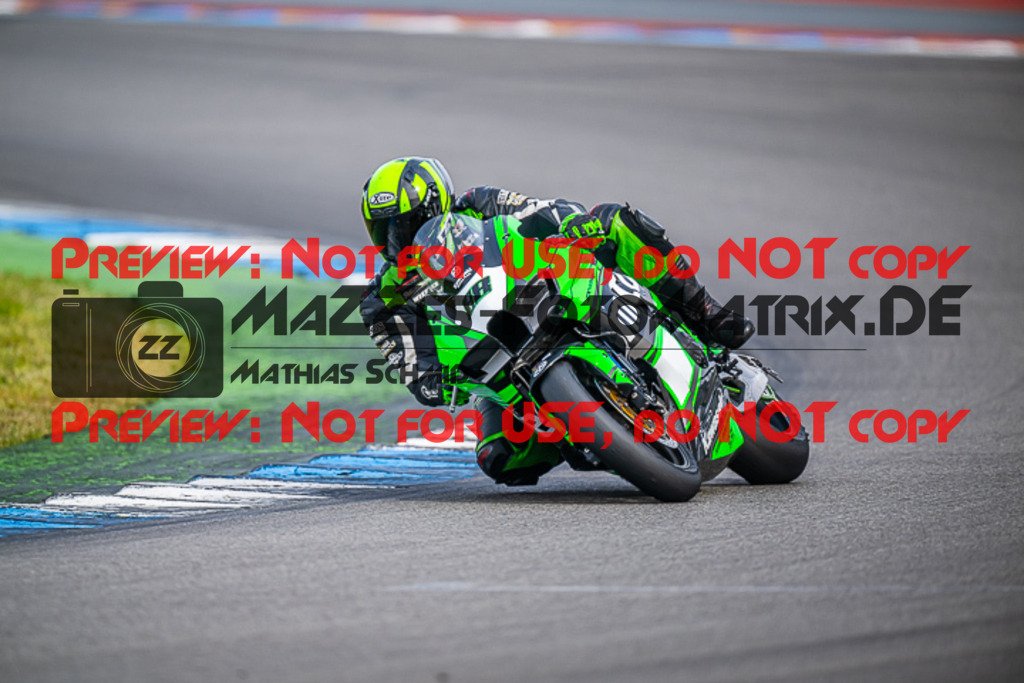 MaZZes_FotoMatrix_230410_664 | WEISS