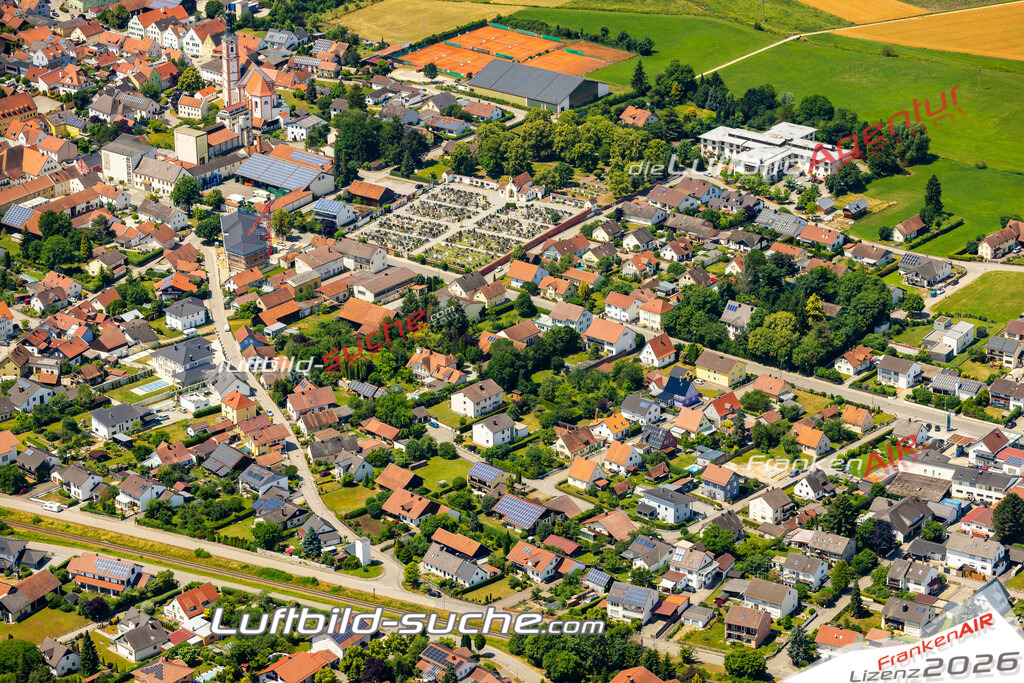 Das Luftbild zeigt : Flurstraße Geiselhöring - Die Luftaufnahme wurde 2023 vom UL-Flugzeug aus erstellt ( keine Drohne ) - Hochauflösende Luftaufnahme - Für grossformatige Ausdrucke geeignet. Die Geschenkidee !Mit Lizenz und Bildrechte bestellbar