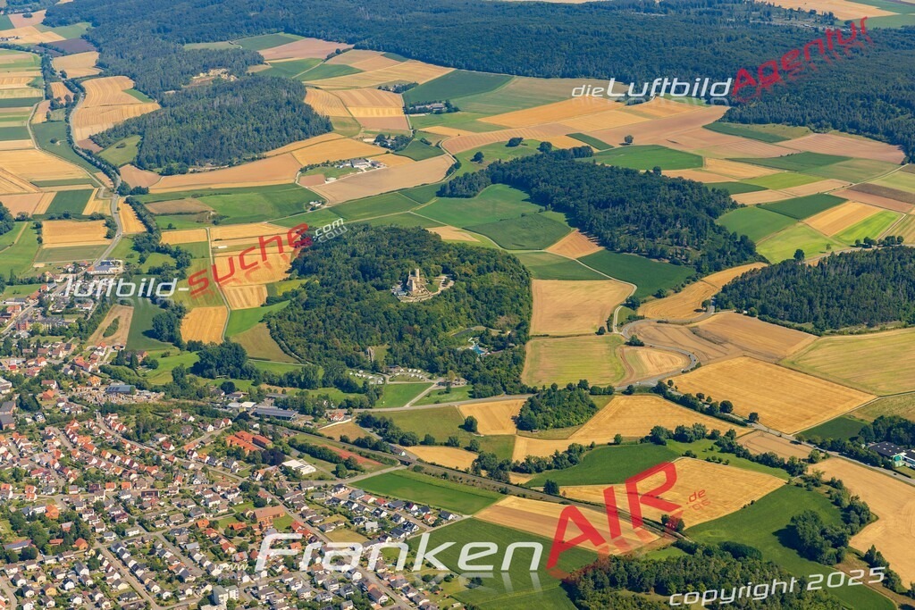 Übersichts Bild Volkmarsen - Die Luftaufnahme wurde 2025 vom UL-Flugzeug heraus erstellt ( keine Drohnenaufnahme ) - Hochauflösende Luftaufnahme - für Wandbilder und großformatige Ausdrucke geeignet. Das besondere Geschenk!Hier alle&nbsp;Infos zur Lizenzierung der LuftaufnahmeWir fliegen auch dieses Jahr wieder in Ihre Region um Luftbilder zu erstellen.- Luftbild anfragen