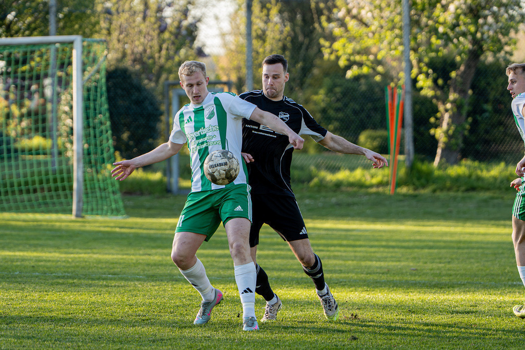 Fußball I Herren I Saison 2025-2026 I Bezirksliga Weser-Ems 4 I 15. Spieltag I TuS Lutten - GW Brockdorf I 07786 | jns.sportfotos - Realisiert mit Pictrs.com
