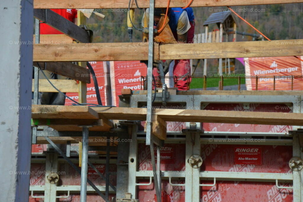 bib-lg04-betonarbeiten-0664 | Nach LV-Leistungsgruppen sortierte Detailfotos über den Bau eines Hauses. Alle Hausbau-Bilder direkt vom Urheber und Autor der Website Haus-Selber-Bauen.com