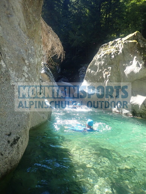 P1010042 | Bestelle die Bilder deines Berg- oder Wasser-Abenteuers mit Mountain Sports bequem von zu Hause aus direkt über unseren Online Fotoshop von pictrs.com. - Realisiert mit Pictrs.com