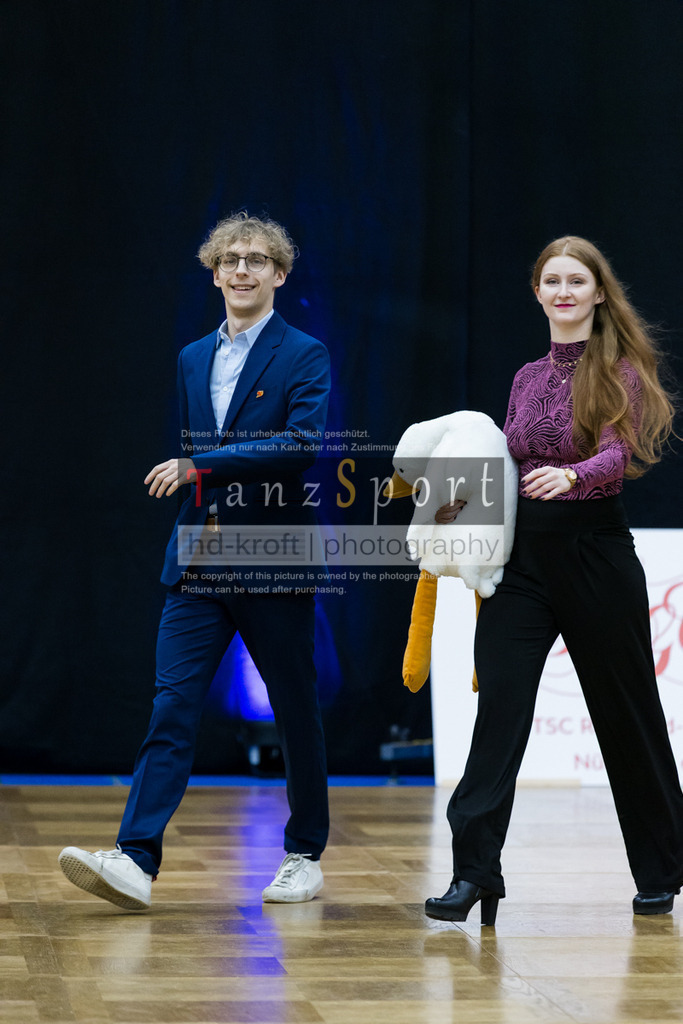 202603145_RL_Lat-Formationen_Nbg_5644 | Tanzsportbilder, Standardtanz, Lateintanz, WDSF, DTV, LTVB, dancecomp, goc, hessen tanzt, blaues band der spree, walzer, tango, wiener walzer, slowfox, quickstepp, samba, rumba, cha-cha-cha, paso doble. jive, hd-kroft photography, turniertanzsport