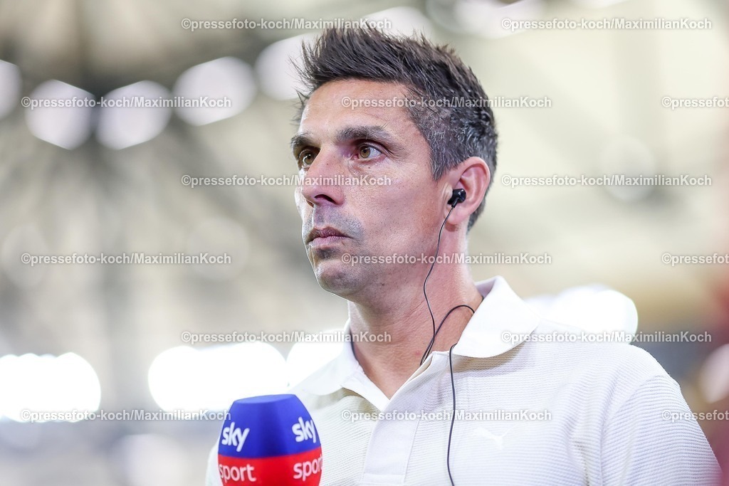 S0413092501021 | 13.09.2025, Fußball, FC Schalke 04 - Holstein Kiel, 5.Spieltag, 2. Fußball Bundesliga, Veltins-Arena Gelsenkirchen, Saison 2025 2026: Cheftrainer Marcel Rapp (Holstein Kiel)  DFB regulations prohibit any use of photographs as image sequences and or quasi-video.