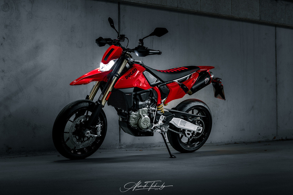 Hypermotard 698 Mono | Entdecken Sie die faszinierende Welt von Alexander Tschuncky Arts: Kreative Fotografie, atemberaubende Automobilkunst und hochwertiger Bilderdruck. Lassen Sie sich inspirieren! - Realisiert mit Pictrs.com