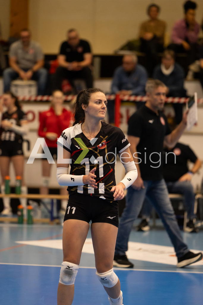 Volleyball I Frauen I Saison 2025-2026 I CEV Volleyball Challenge Cup 2026 | Women I 16th Finals I VC Kanti Schaffhausen - TJ Ostrava I 03.12.2025 | TJ Ostrava - 11 Petra Kasparová (CZ) – Zuspiel - Realisiert mit Pictrs.com