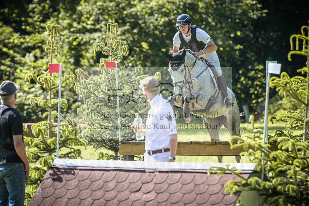 DOS_7262 | Entdecke hochwertige Reitturnierfotos von Foto Oger. Professionell, emotional und authentisch – jetzt Lieblingsmomente im Shop bestellen.Deutschlandweite Turnierfotografie. - Realisiert mit Pictrs.com