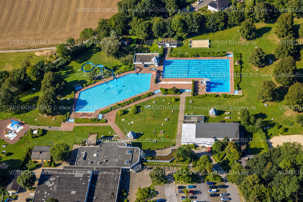 Heiligenhaus240813321 | Luftbild, Freibad und Hallenbad HeljensBad, Wasserrutsche, Liegewiese und Badegäste, Heiligenhaus, Ruhrgebiet, Nordrhein-Westfalen, Deutschland