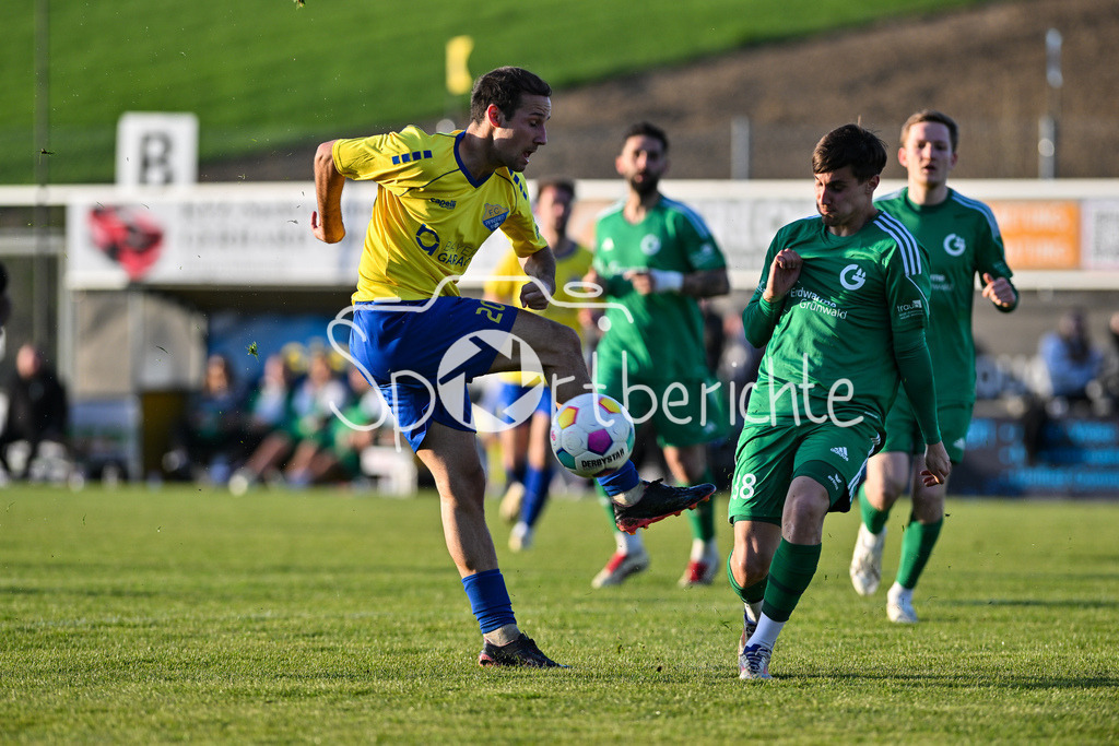 FC Pipinsried - TSV Grünwald | im Duell Fabian BENKO (FCP #20) und David LUCKSCH (TSV Gruenwald 38) / Zweikampf / Bayernliga Sued: FC Pipinsried - TSV Gruenwald, Kuechenstadel Arena am 11.04.2025