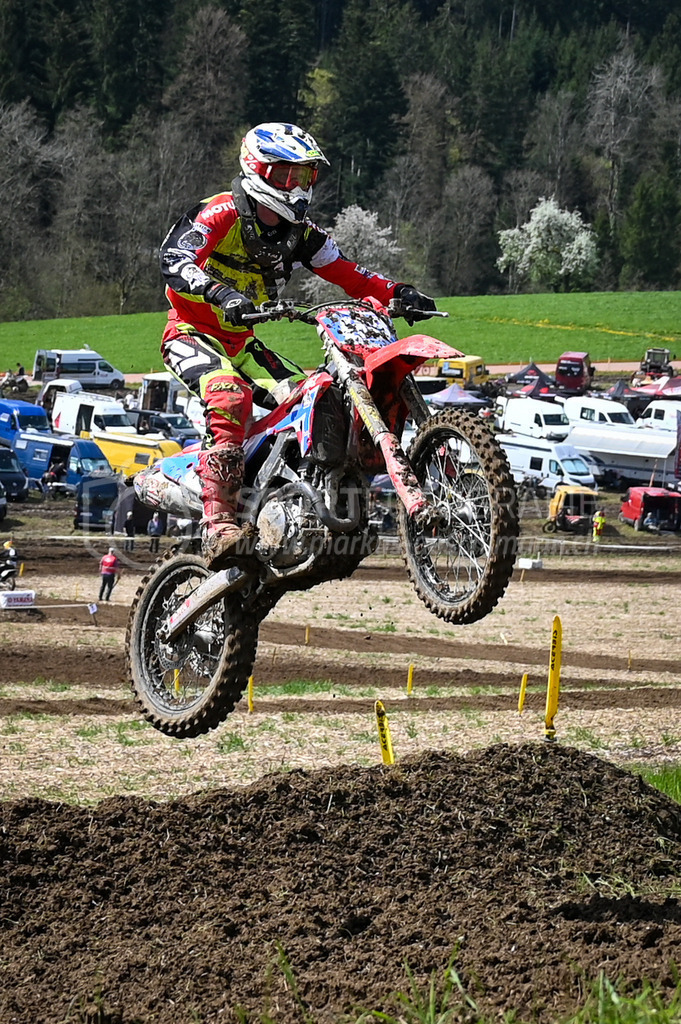 Motocross Schlatt bei Winterthur - 29. April 2023 | Fahrer in der Kategorie Hobby Open am Motocross Schlatt bei Winterthur, 29. April 2023.
Instagram: @mx_schlatt | @mc_wila | @sam_schweiz
Bild: Sportfotografie Markus Aeschimann | www.markus-aeschimann.ch - Realisiert mit Pictrs.com