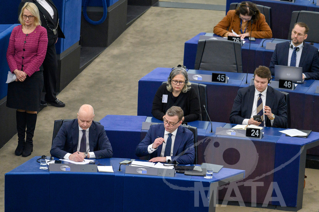 _DWI6244 | Der finnische Ministerpräsident Petteri Orpo hört sich Reden von Europaabgeordneten im Rahmen der Debatte „Das ist Europa“ an in EU Parlement in Straßburg, 13.03.2024 - Realisiert mit Pictrs.com