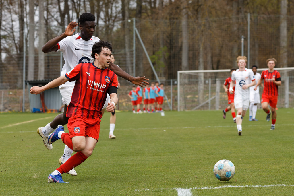 FCHOFK_260418_6-37 | 1.FC Heidenheim 1846 vs. Offenbacher Kickers, Fußball, U17, B-Junioren, NWL, U17-DFB-Nachwusliga, 2025/2026, 10. Spieltag, 18.04.2026 in Heidenheim, Walter-Birkhold-Jugendstadion (Foto: Michael Bulling) - Realisiert mit Pictrs.com