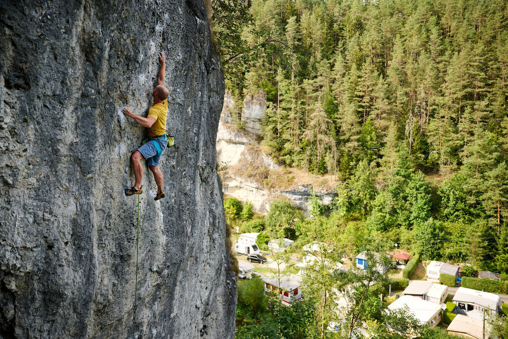 CS-220815-9409-1 | Nils klettert Ikebana (8) an der Püttlacher Wand im Püttlachtal