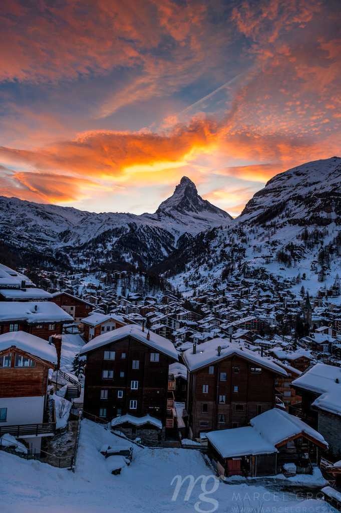Zermatt in Switzerland on a wonderful sunset | Die ideale Geschenkidee für Naturliebhaber. Naturbilder von Marcel Gross Photography für ihr Zuhause in den verschiedensten Formaten und Materialien. - Realisiert mit Pictrs.com