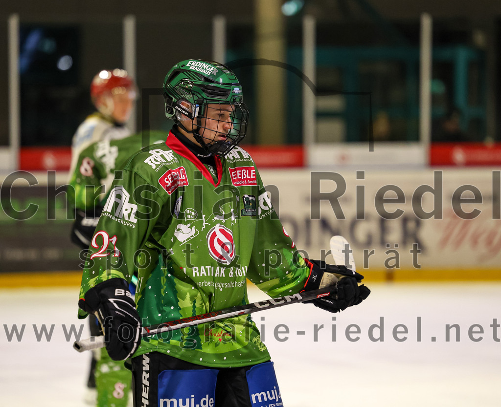 2023-12-26_135_TSV_Erding_gegen_ERV_Schweinfurt | Erding, Deutschland, 26.12.2023:
Eishockey, Bayernliga Vorrunde 2023 / 2024, 20. Spieltag, TSV Erding gegen ERV Schweinfurt, Endergebnis: 9:3

Erik Modlmayr (Erding Gladiators, #21)

Foto: Christian Riedel / fotografie-riedel.net