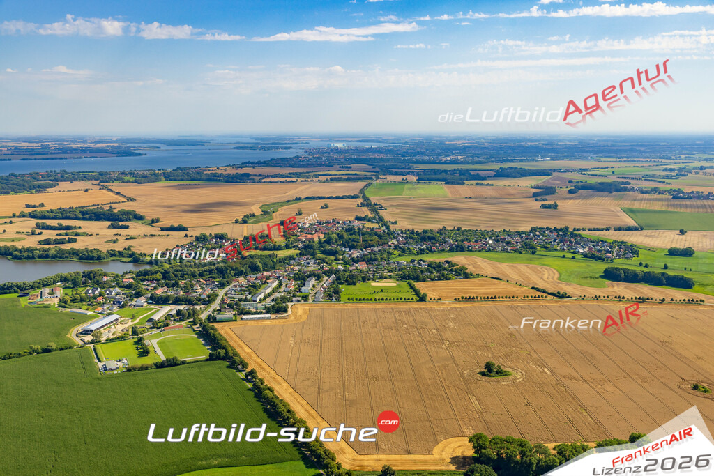 Bild der Stadt Prohn - Die Luftaufnahme wurde 2025 vom UL-Flugzeug heraus erstellt ( keine Drohne ) - Hochauflösende Luftaufnahme - für professionelle Ausdrucke geeignet. Die Geschenkidee !Hier alle&nbsp;Infos zur Lizenzierung der LuftaufnahmeWir fliegen auch dieses Jahr wieder in Ihre Region um Luftbilder zu erstellen.- Luftbild anfragen