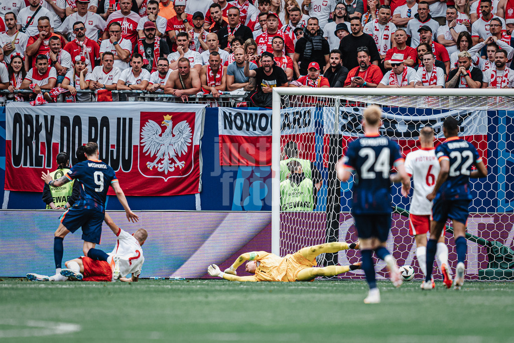 Fußball | Herren | UEFA-Fußball-Europameisterschaft 2024 | Gruppe D | Polen vs. Niederlande | 16.06.2024 | Wout Weghorst (#9, Niederlande) schießt ein Tor
