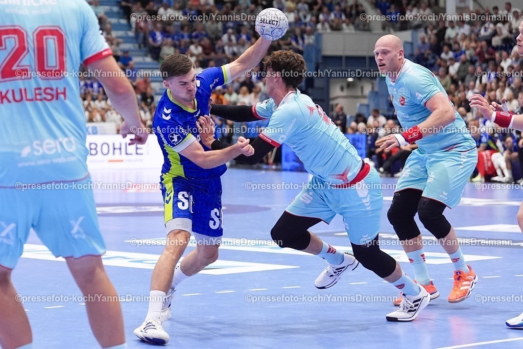 xYDRx04092501015 | 04.09.2025, xydrx, Handball, 1.HBL, VFL Gummersbach - TM Melsungen, Schwalbe-Arena: Kay Smits (VFL Gummersbach #31) im Zweikampf gegen Marti Soler (MT Melsungen #23)