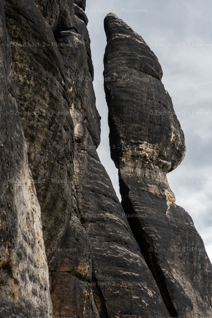 Frienstein_Felsnadel_Felswand_Felsspalt_Verwitterung | 2022-09-02_Waldbrandgebiete_2 - Realisiert mit Pictrs.com
