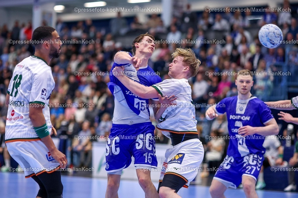 Gum27032501060 | 27.03.2025, Handball, HBL, VfL Gummersbach - HSG Wetzlar, Schwalbe-Arena: Miro Schluroff (GUM #15) gegen Georg Löwen (HSG Wetzlar #33) 