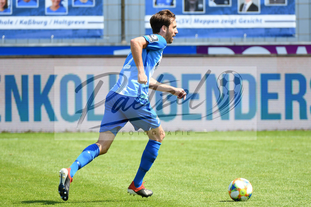 SVMFCH20200606_0048 | Fussball, Herren: Steffen Puttkammer (SV Meppen) in Aktion, am Ball, Einzelaktion bei dem Spiel der 3. Liga zwischen SV Meppen und FC Hansa Rostock in der Haensch-Arena am 06.06.2020 in Meppen, Deutschland.DFB / DFL REGULATIONS PROHIBIT ANY USE OF PHOTOGRAPHS AS IMAGE SEQUENCES AND/OR QUASI-VIDEO. - Realisiert mit Pictrs.com