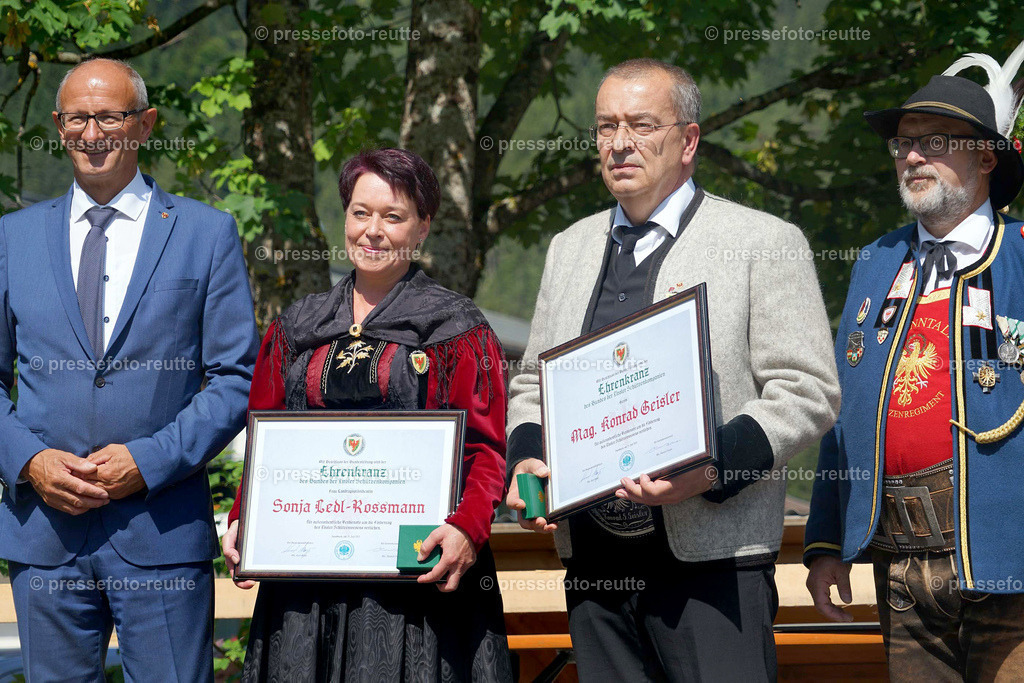 b-news-2023-Juli23-Regimentsschuetzenfest2-Steeg-EHRUNGEN-DSC07185 | Info aus dem Bezirk Reutte/Ausserfern Tirol sowie eine umfangreiche Bilddatenbank über die gesamte Region: Lechtal, Talkessel Reutte, Tannheimertal, Zwischentoren. Lech, Plansee, Zugspitze, Grenztunnel, B179, Fernpassstraße, Verkehr, Lawinen, Tradition, - Realisiert mit Pictrs.com