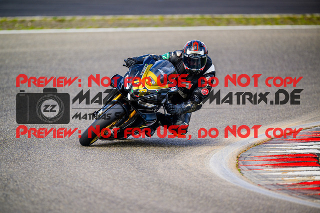 MaZZes_FotoMatrix_240910_6007705_7310 | WEISS