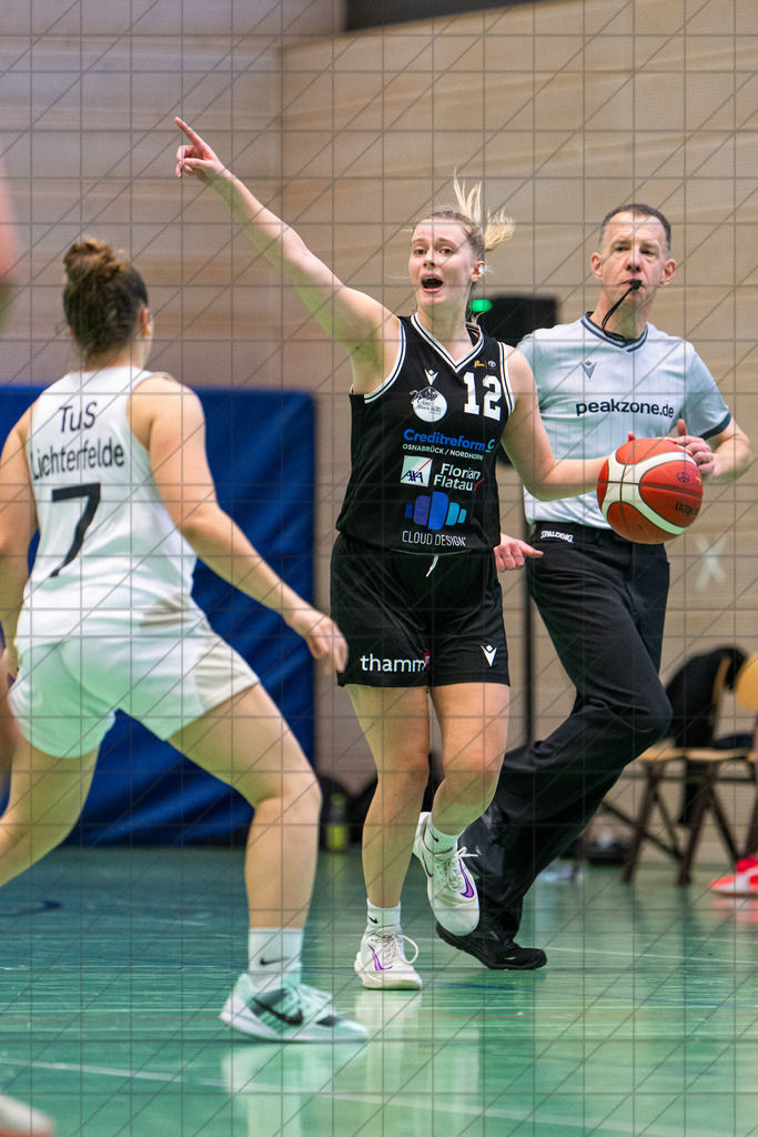 2. DBBL Nord 25/26 | Spieltag 04 | BBC Osnabrück vs. TuS Lichterfelde | 12.10.25: 2. DBBL Nord 25/26 | Spieltag 04 | BBC Osnabrück vs. TuS Lichterfelde / Osnabrück / Deutschland  //   CREDIT:www.bullenfotos.de, Martin König, Hörner Weg 40, D-49078 Osnabrück, +4917663732967 // Nutzung und Weitergabe nur zu den vereinbarten Zwecken. Presseanfragen an Ersteller. Alle Rechte beim Ersteller. Honorierung nach MFM. - Realisiert mit Pictrs.com