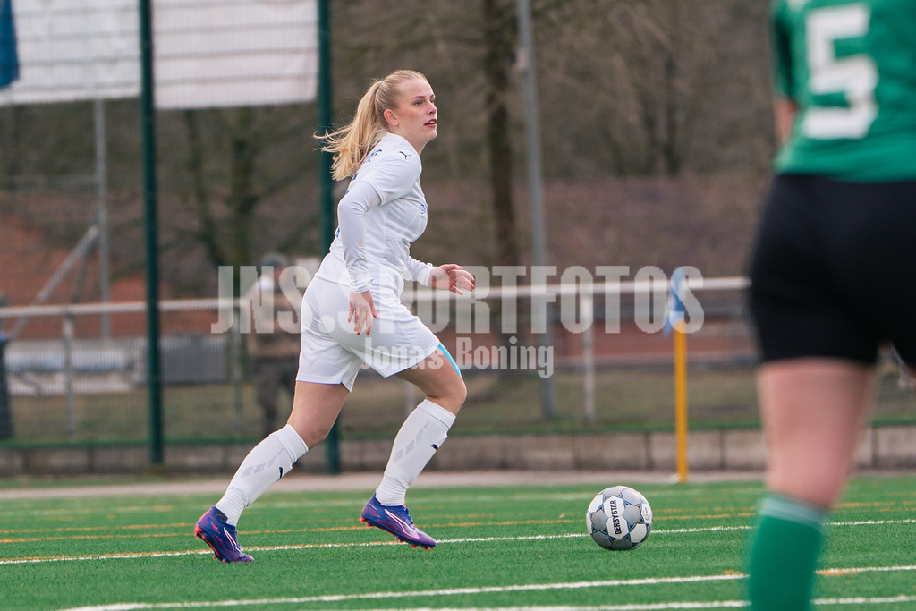 Fußball I Frauen I Saison 2025-2026 I Landesliga Weser-Ems I 13. Spieltag I BW Lohne - SV Olympia Uelsen I 9076 | jns.sportfotos - Realisiert mit Pictrs.com