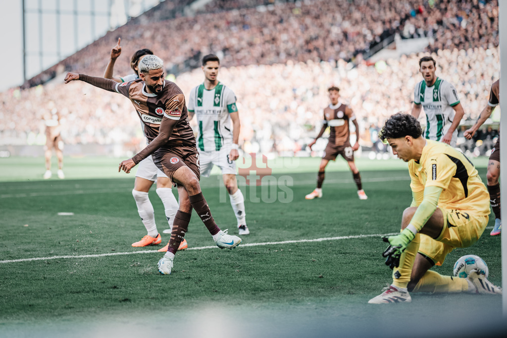 Fußball | Männer | Saison 2024/2025  | Fußball-Bundesliga | 28. Spieltag | FC St. Pauli vs. Borussia Mönchengladbach | 06.04.2025 | Elias Saad (#26, FC St. Pauli) mit einer vergebenen Torchance