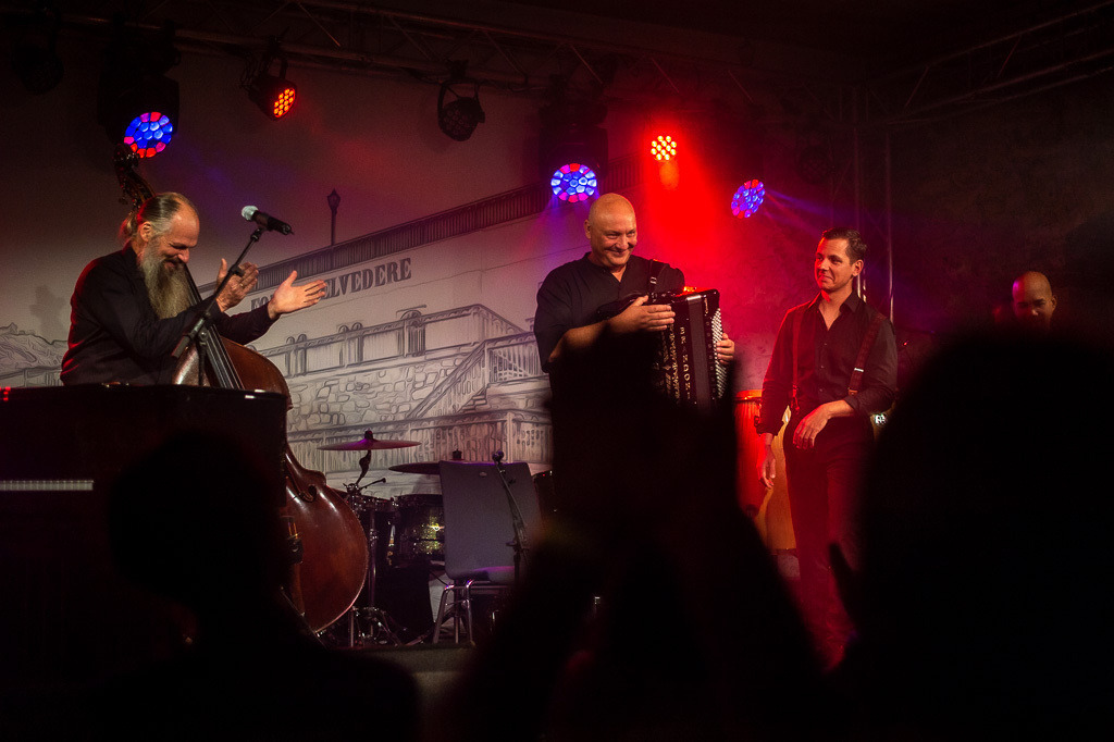 Tango meets Cuba | Tango meets Cuba mit den Klazz Brothers & Cuba Percussion im Forte Belvedere Leisnig zum Festival Hallo Leisnig 2022. - Realisiert mit Pictrs.com