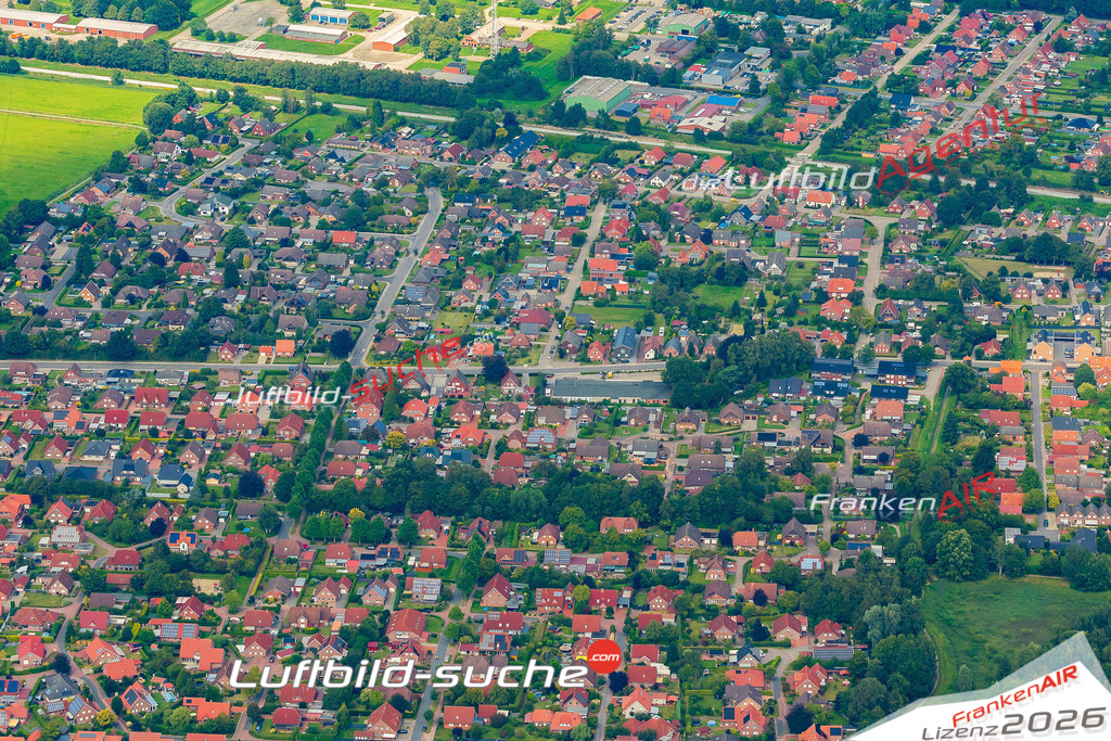 Übersichts Bild Weener - Die Luftaufnahme wurde 2025 vom UL-Flugzeug heraus erstellt ( keine Drohnenaufnahme ) - Hochauflösende Luftaufnahme - für Wandbilder und großformatige Ausdrucke geeignet. Das besondere Geschenk!Hier alle&nbsp;Infos zur Lizenzierung der LuftaufnahmeWir fliegen auch dieses Jahr wieder in Ihre Region um Luftbilder zu erstellen.- Luftbild anfragen